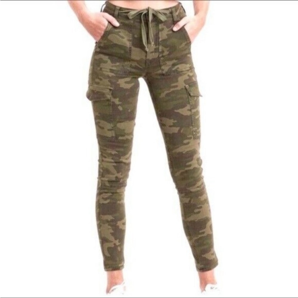 American Eagle Super High Rise Jegging Crop - Camo - Size 4